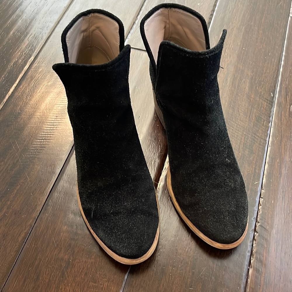 Hinge Bootie